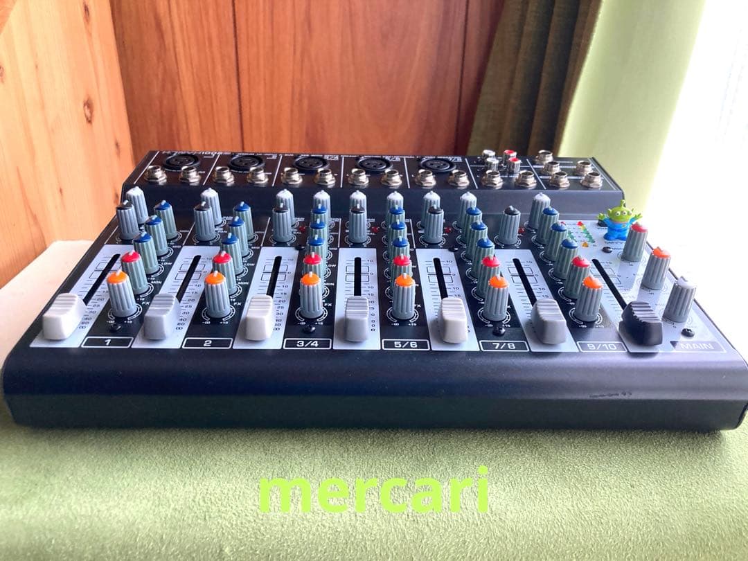 BEHRINGER XENYX 1002B 10chアナログミキサ－ 電池駆動