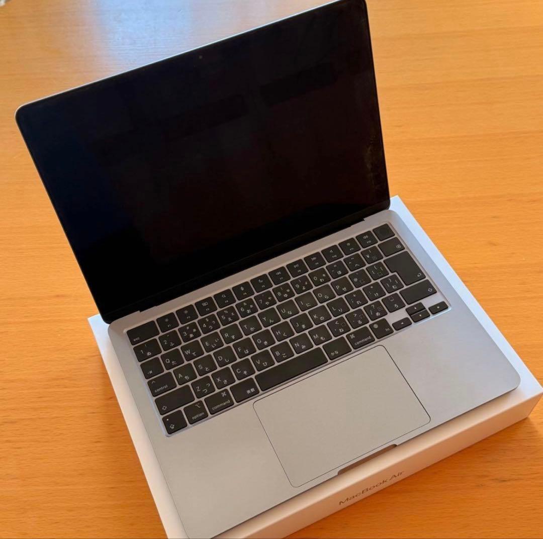 【極美品】MacBookAirM2 13.6型