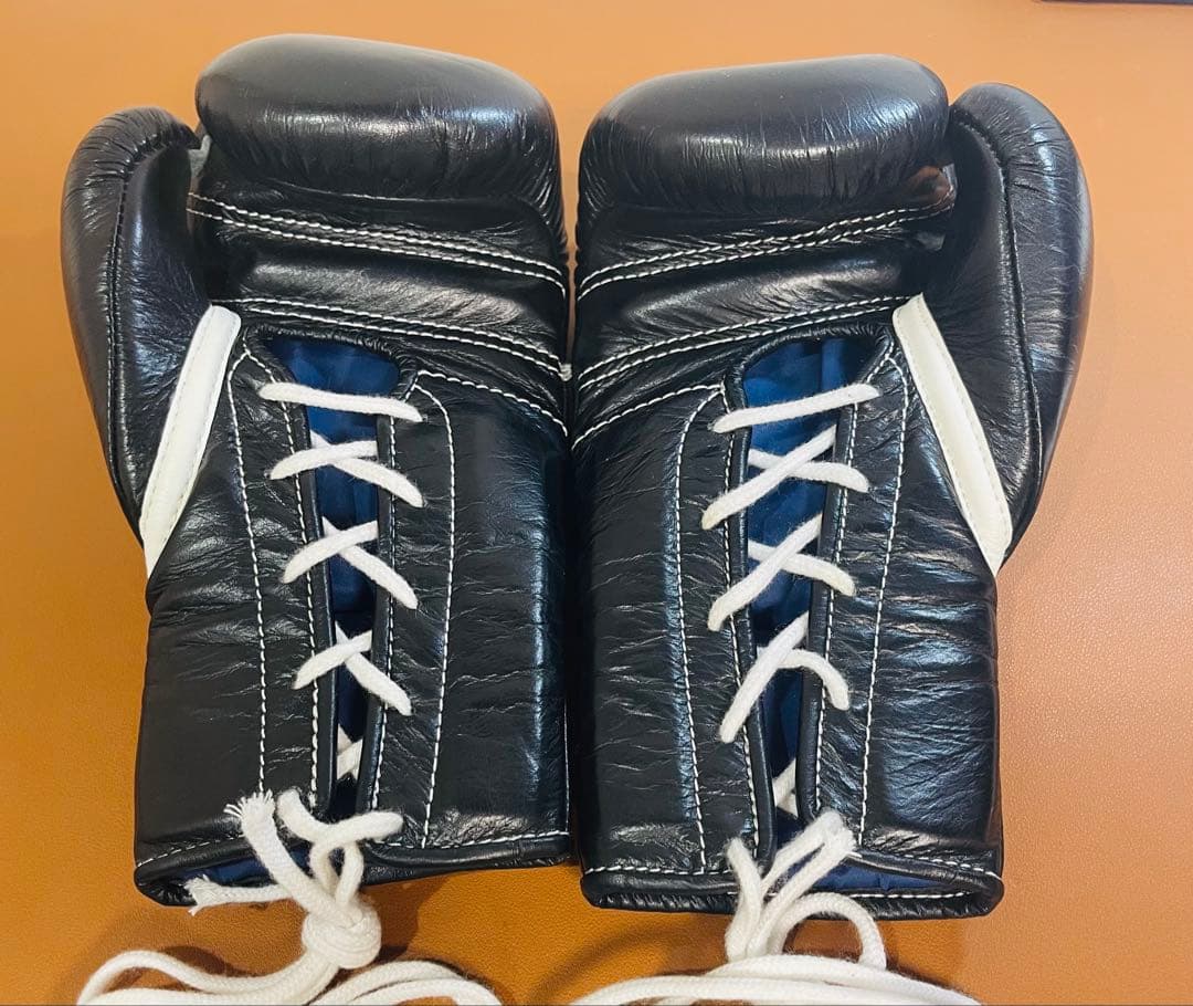 女子高生 Winning ウイニング8オンス 黒 試合用 ボクシング グローブ