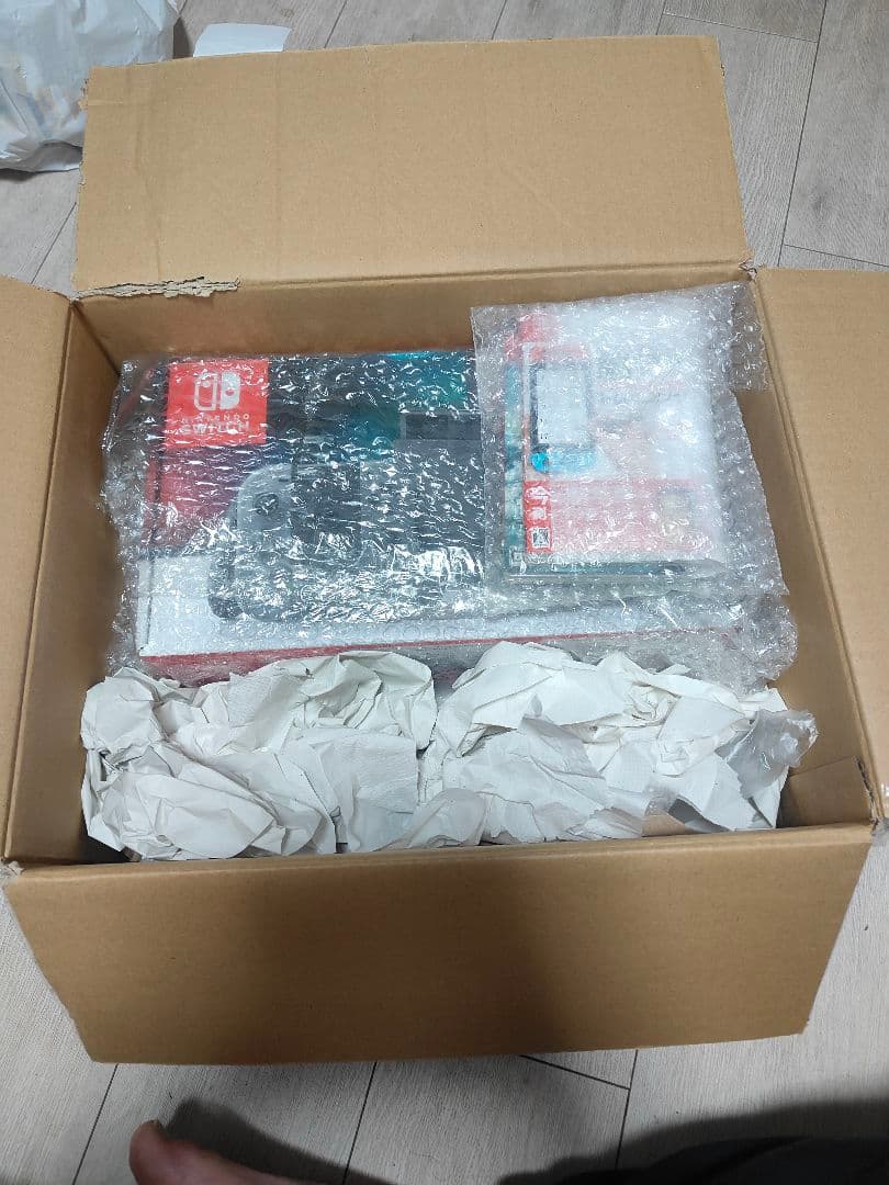 Switch本体 とゼルダの伝説（ティアキン）と脳トレのソフト2本付き