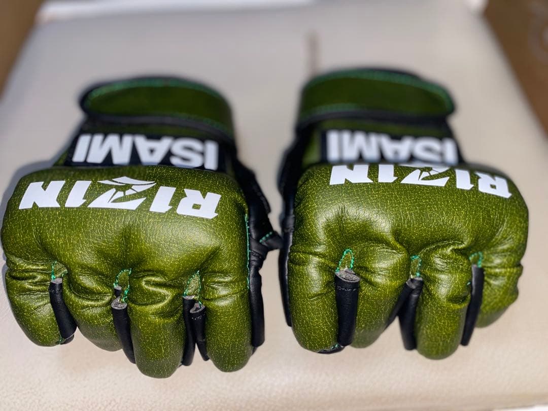 RIZINオープンフィンガーグローブ×mma着用一回のみ　値下げ可能