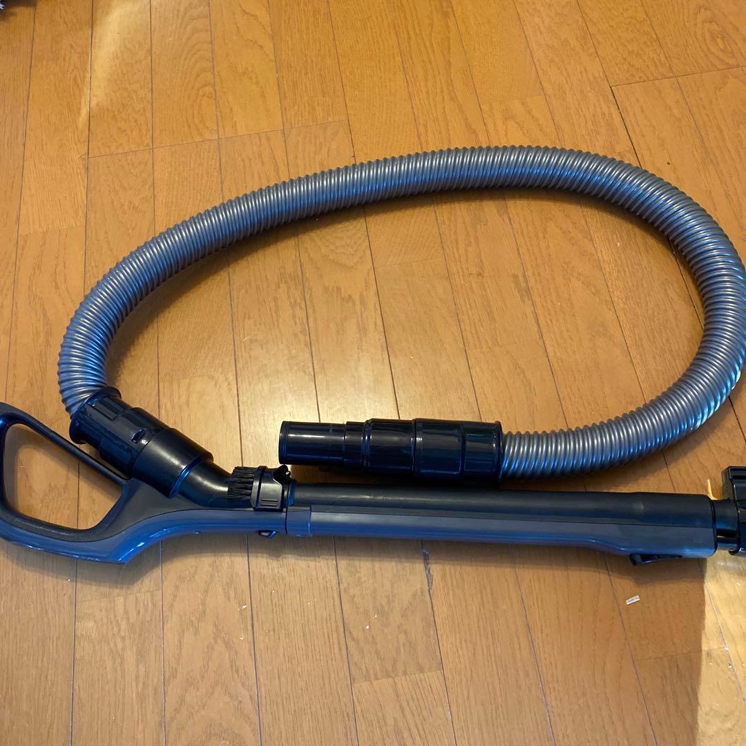 TOSHIBA　サイクロン掃除機　トルネオ　VC-C7(R)　2019年製