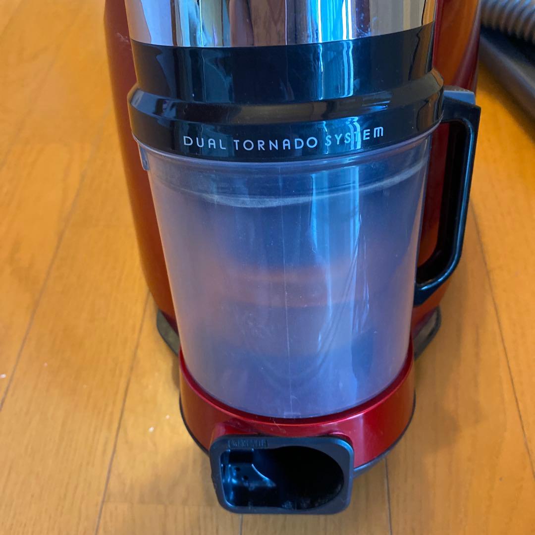 TOSHIBA　サイクロン掃除機　トルネオ　VC-C7(R)　2019年製