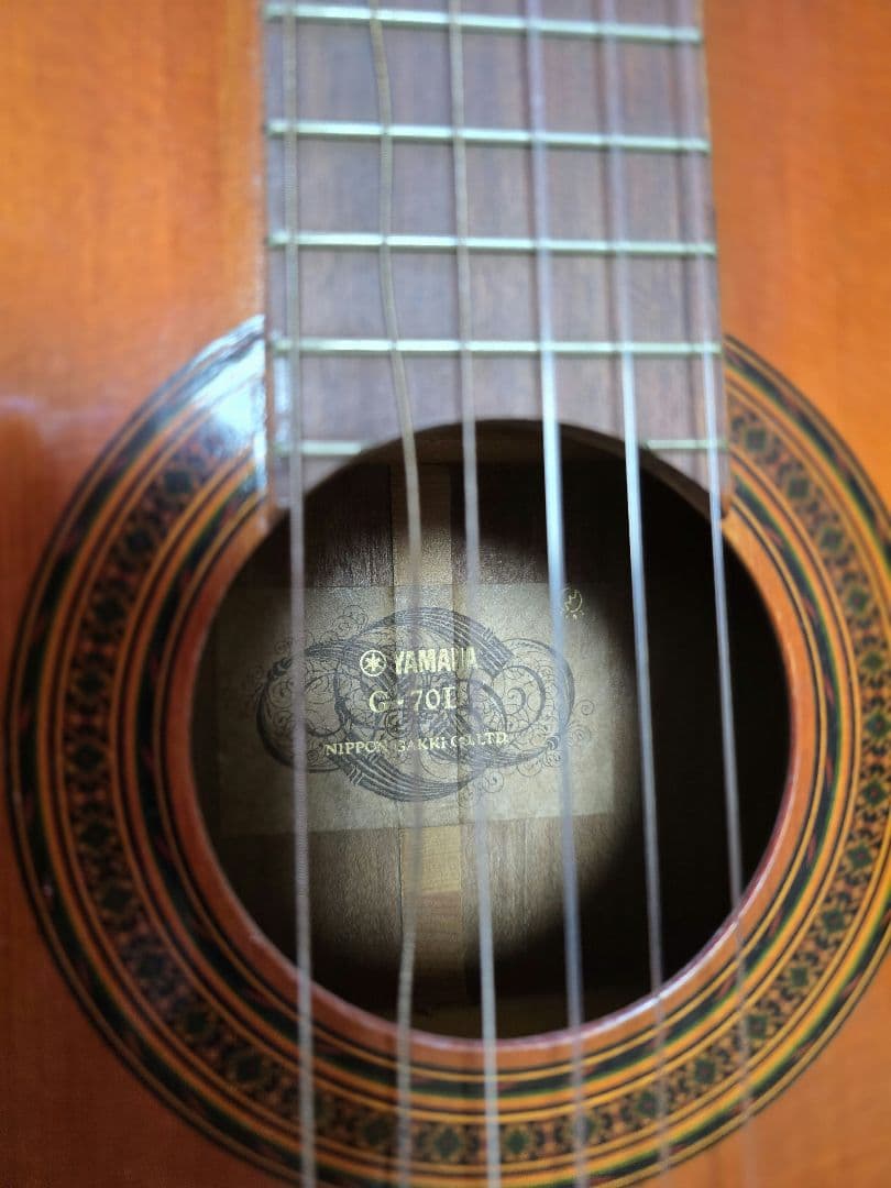 ヤマハ GG-70D アコースティックギター ハードケース付き