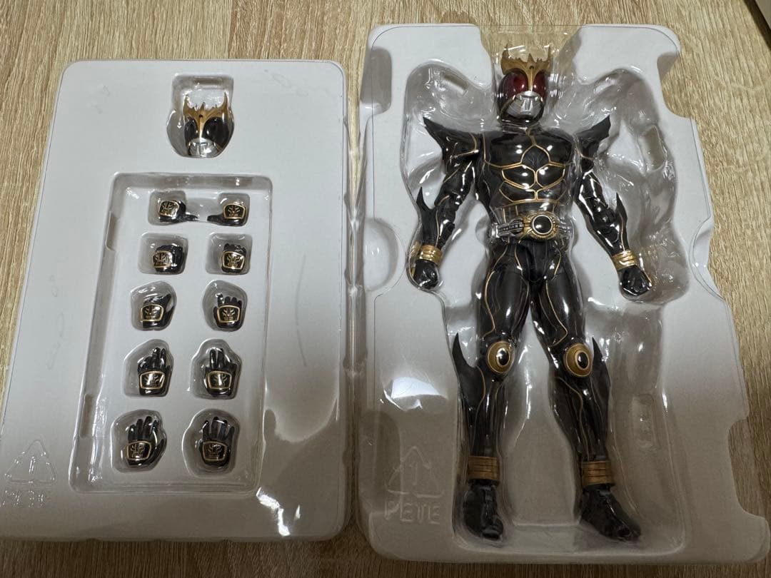 真骨彫 仮面ライダークウガ アルティメットフォーム