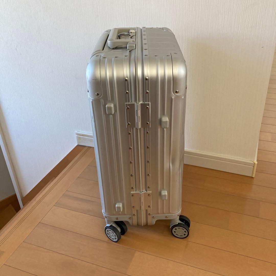 リモワ トパーズ比較◎ メルセデスベンツ アルミ スーツケース　人と差がつく！！