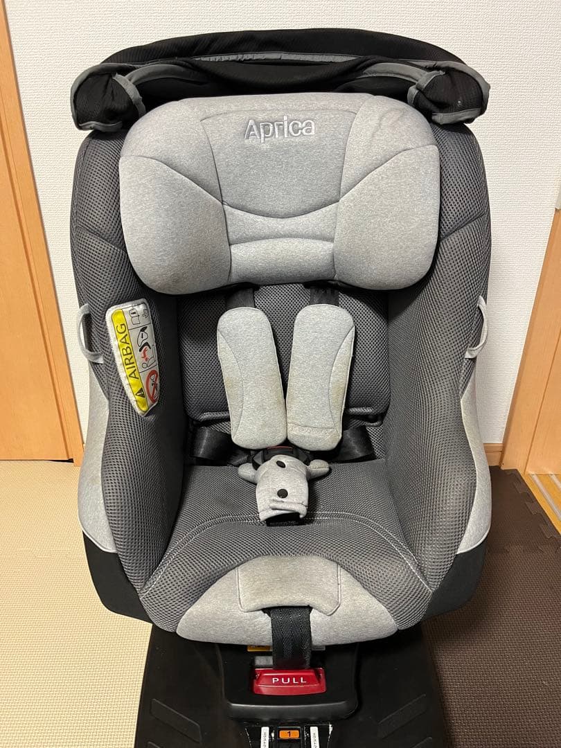 週末限定値下げ！Aprica クルリラ チャイルドシート グレー　ガイドキャップ