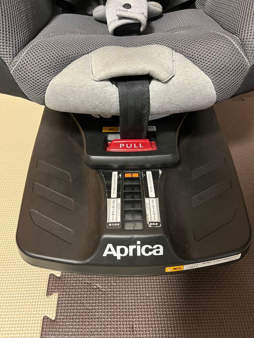 週末限定値下げ！Aprica クルリラ チャイルドシート グレー　ガイドキャップ
