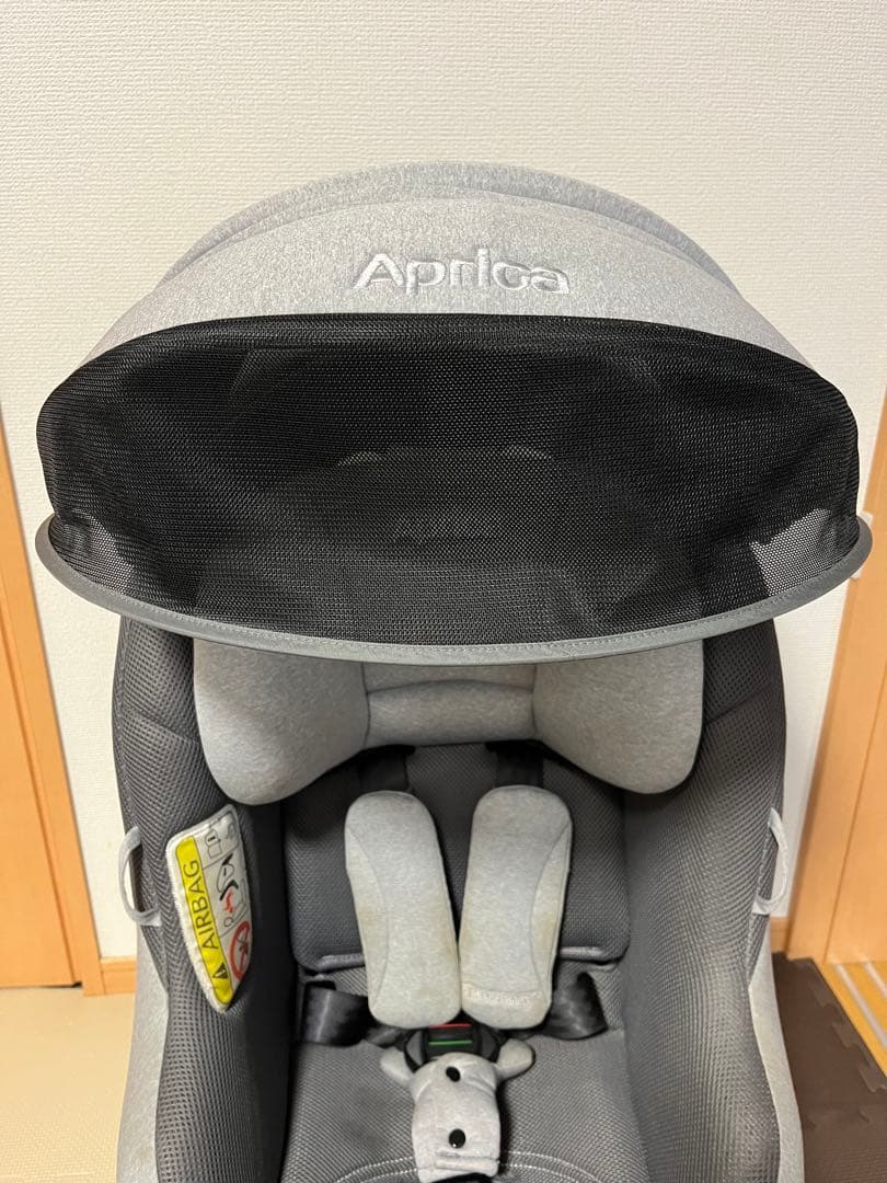 週末限定値下げ！Aprica クルリラ チャイルドシート グレー　ガイドキャップ