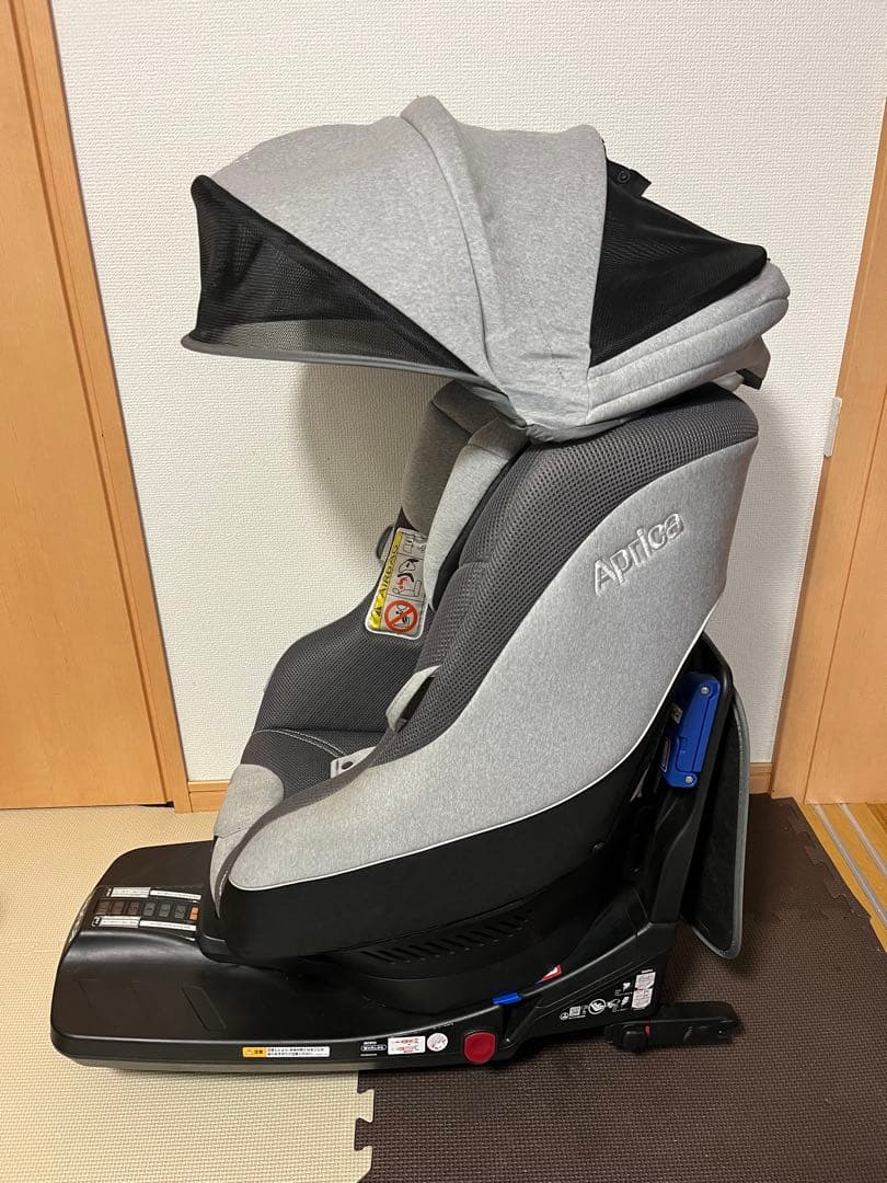 週末限定値下げ！Aprica クルリラ チャイルドシート グレー　ガイドキャップ