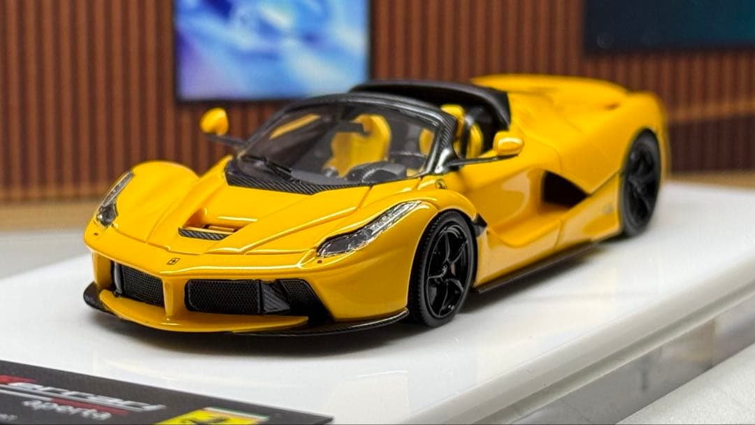 DMH 1/64 ラフェラーリ アペルタ