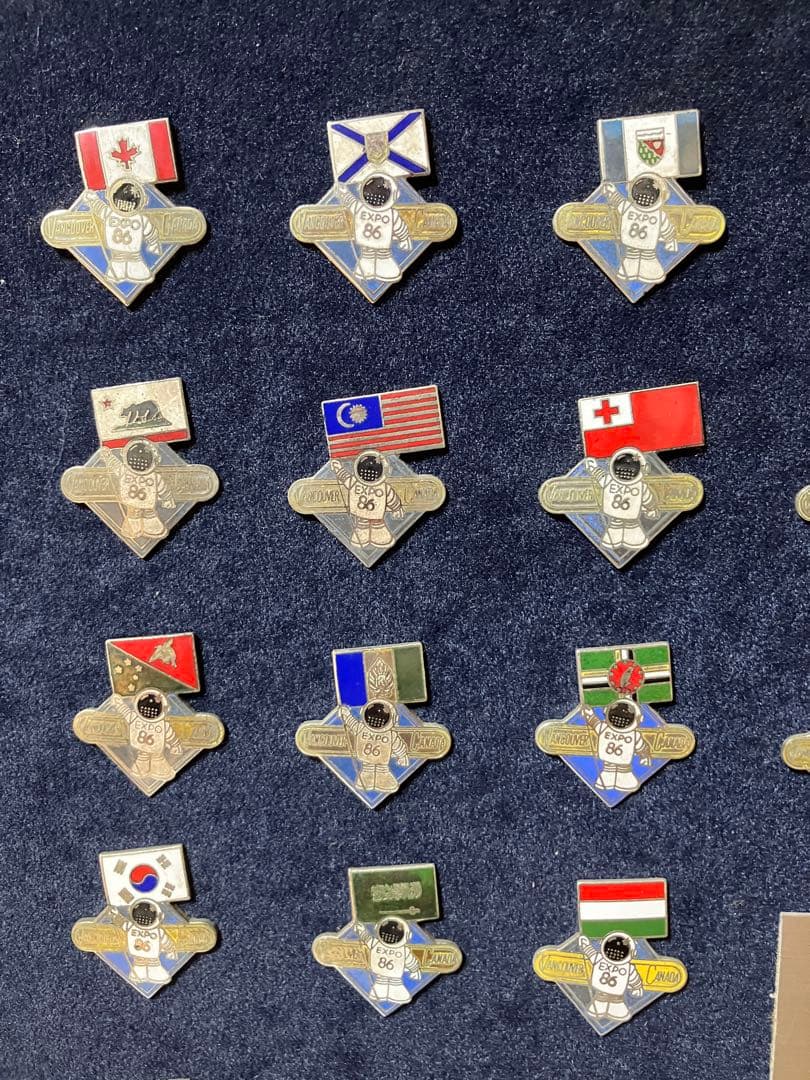 EXPO86 世界66カ国の国旗ピンバッジ