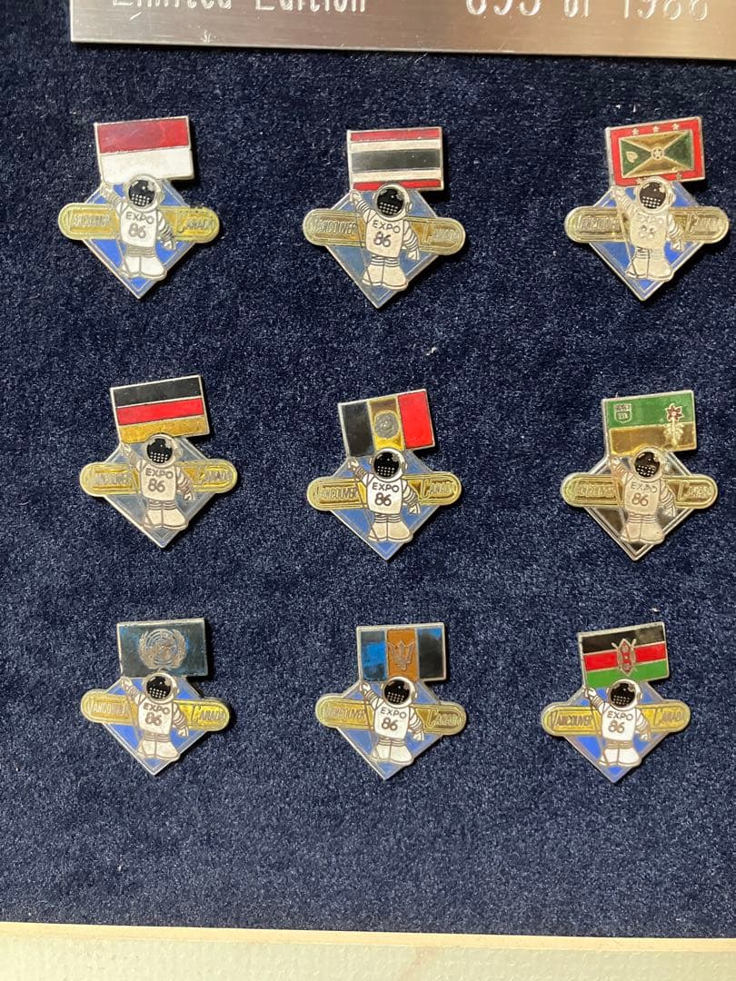 EXPO86 世界66カ国の国旗ピンバッジ