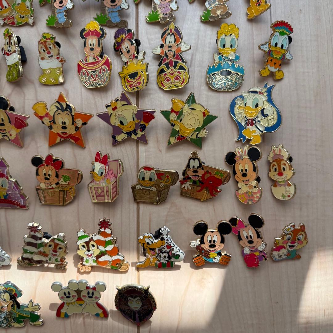 ディズニー　パーク限定　ピンバッチ　（周年もの有）