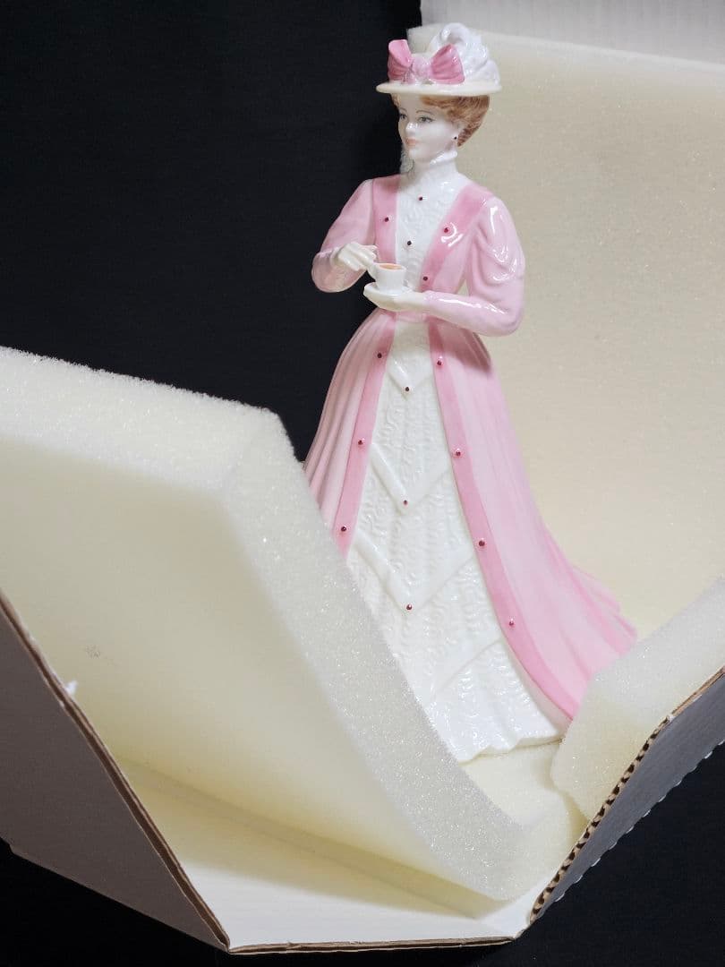 新品箱入り 証明書付き リントンズ エミリー コールポート フィギュリン 美品