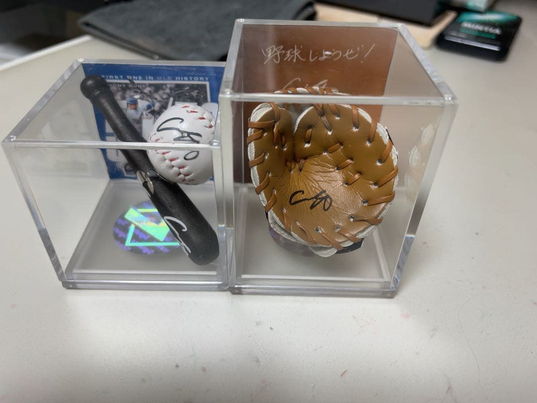 サイン入りミニグローブ・バット・ボールセット