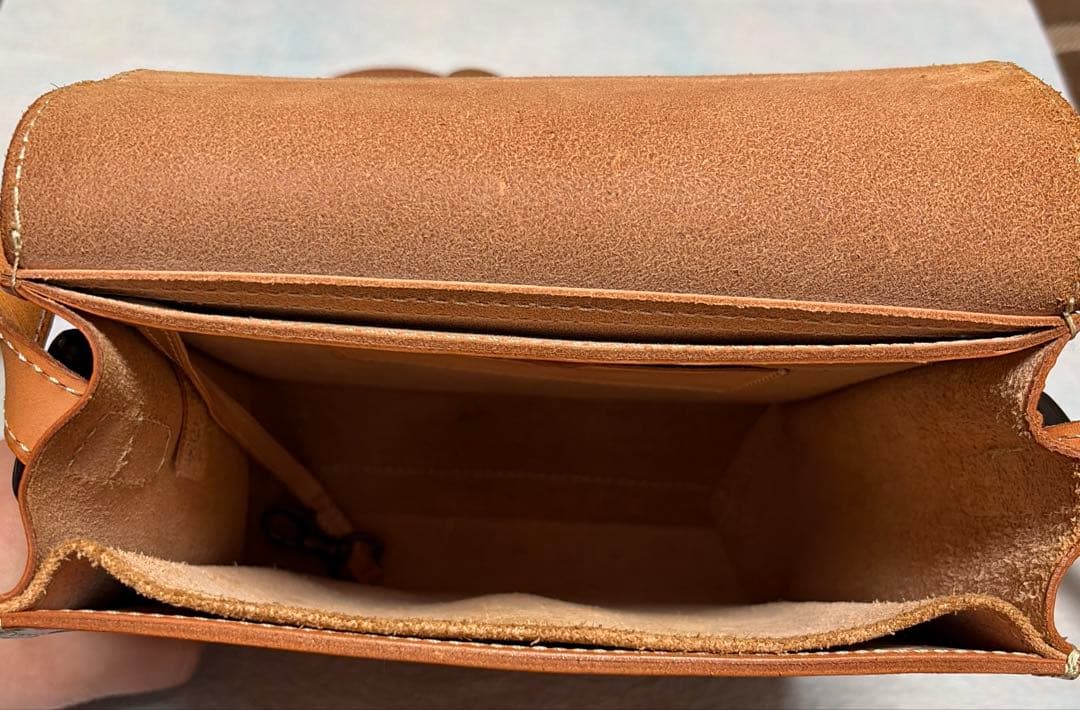 BREE ショルダーバッグ サコッシュ ヌメ革