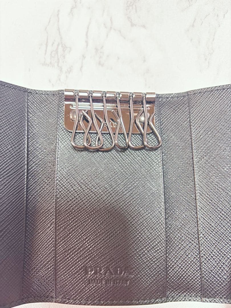 《新品未使用》PRADA サフィアーノレザー キーケース6連