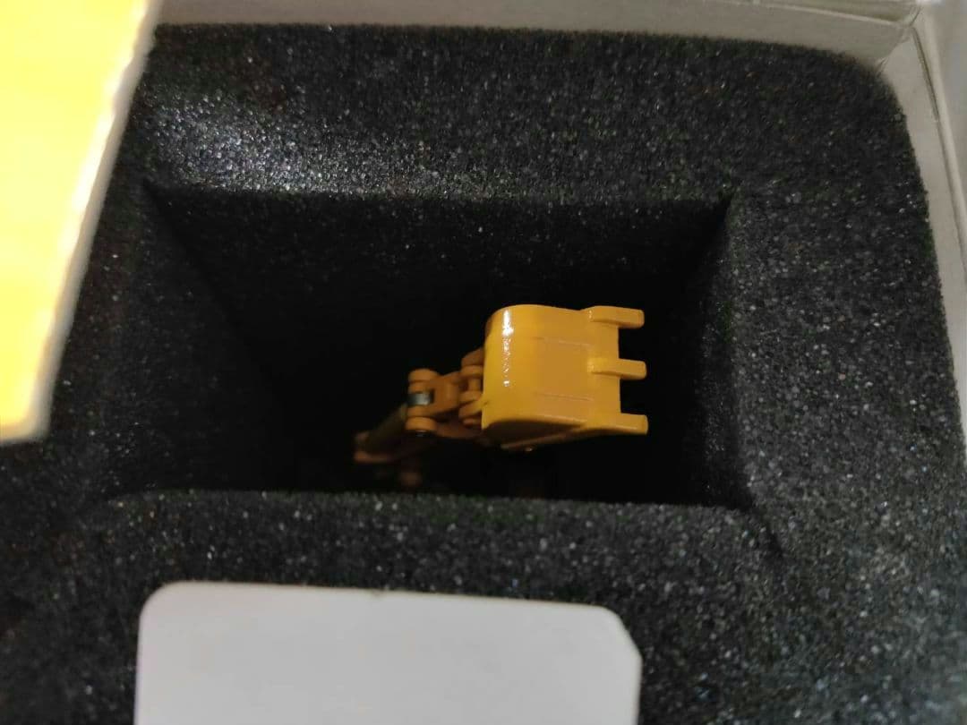 粟*地様 KOMATSU PC18MR ミニチュアモデル 1/32 イタリア製