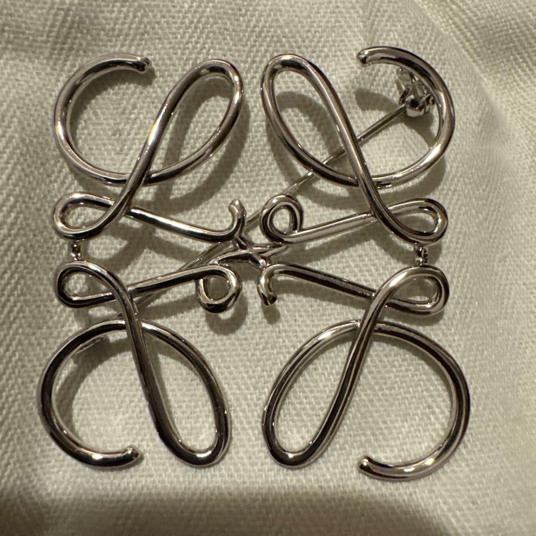 【未使用】LOEWE ロエベ アナグラム ブローチ シルバー