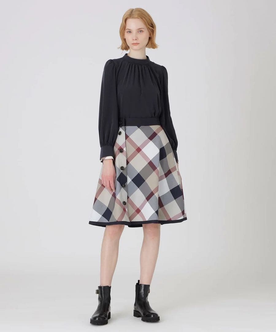 新品ブルーレーベル　ベージュクレストブリッジチェックリバーシブルスカート　36