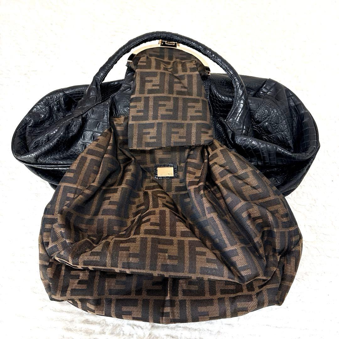 FENDI フェンディ スパイバッグ クロコ型押しレザー ブラック