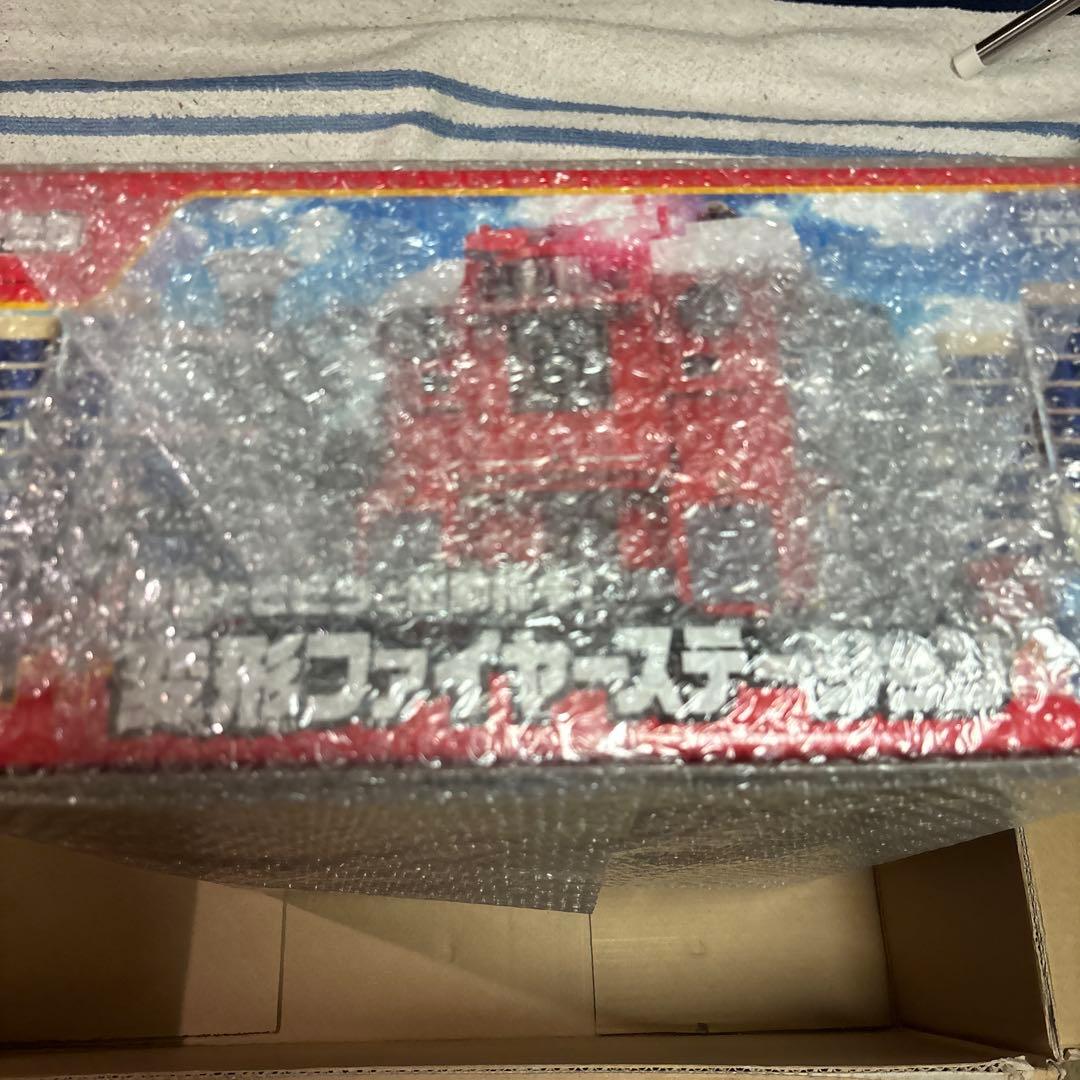 トミカ　無線でピピッと出動指令! 変形ファイヤーステーション