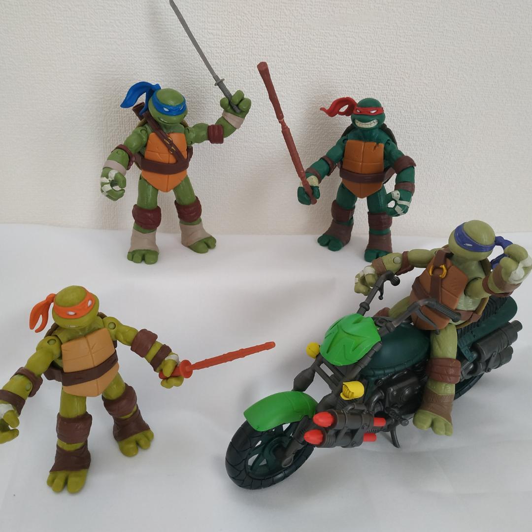 ミュータントタートルズ　フィギュアセット