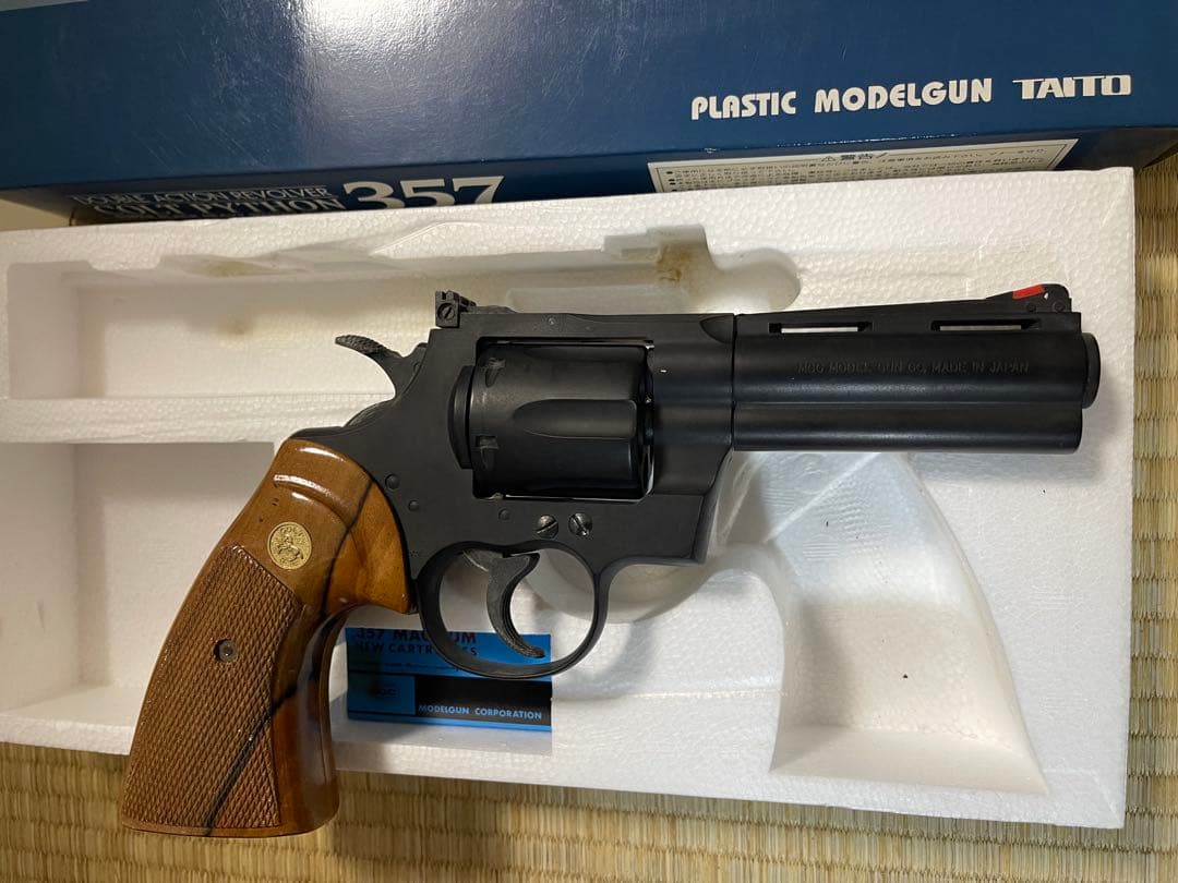 タイトー　コルトパイソン　4インチ　HW 木製グリップ付き　モデルガン
