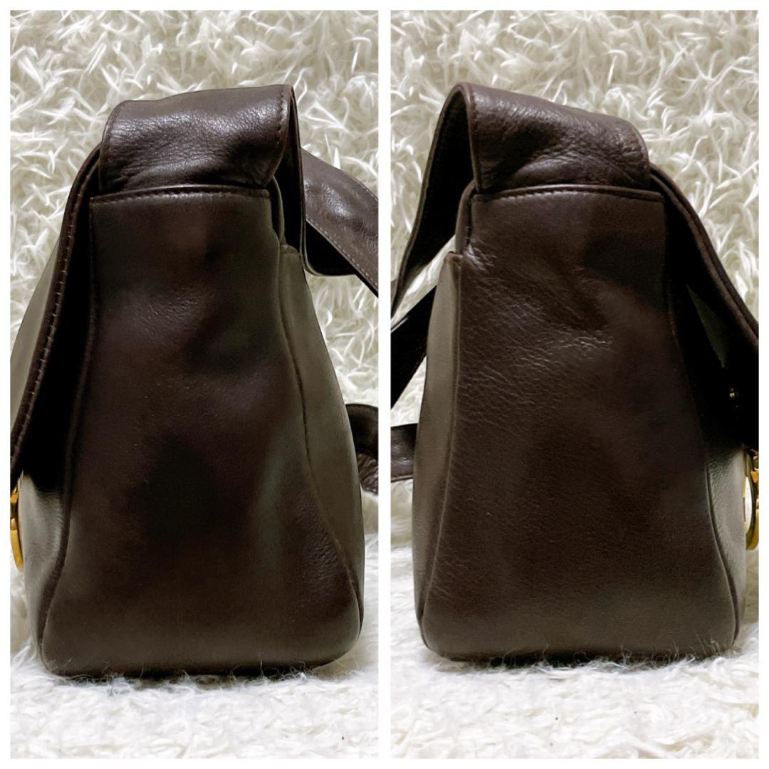 サルヴァトーレフェラガモ ガンチーニ レザーショルダーバッグ ゴールド金具