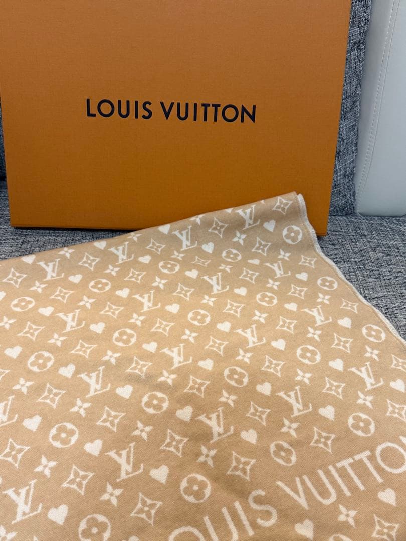 ルイヴィトン マフラー 新品未使用箱付き