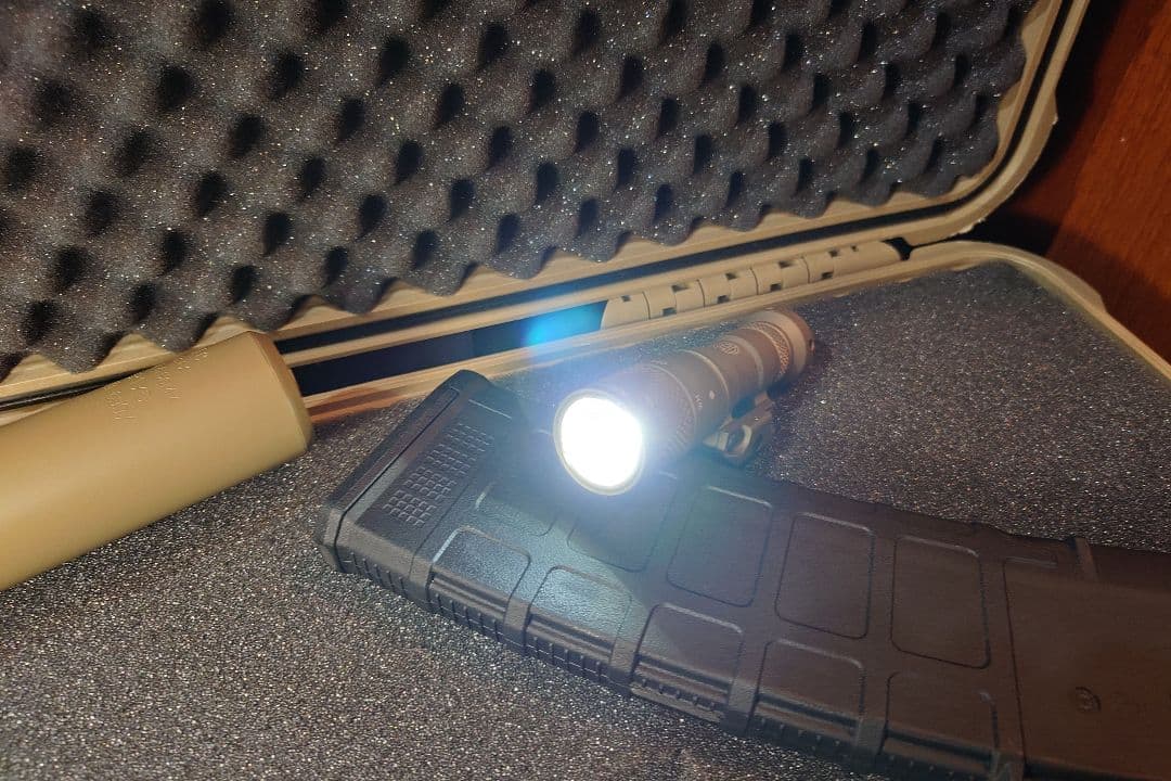実物 Surefire M300V MINI SCOUT LIGHT