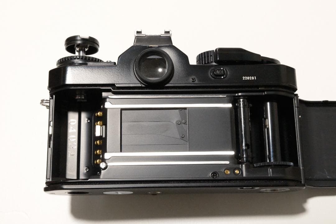 Nikon FM3A + 50mmF1.8 + 35mmF2 + 本革ケース