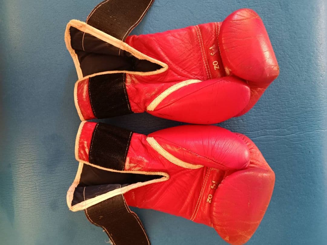 値下↘デス。14オンスのWinning赤です！安心BIGグローブ！