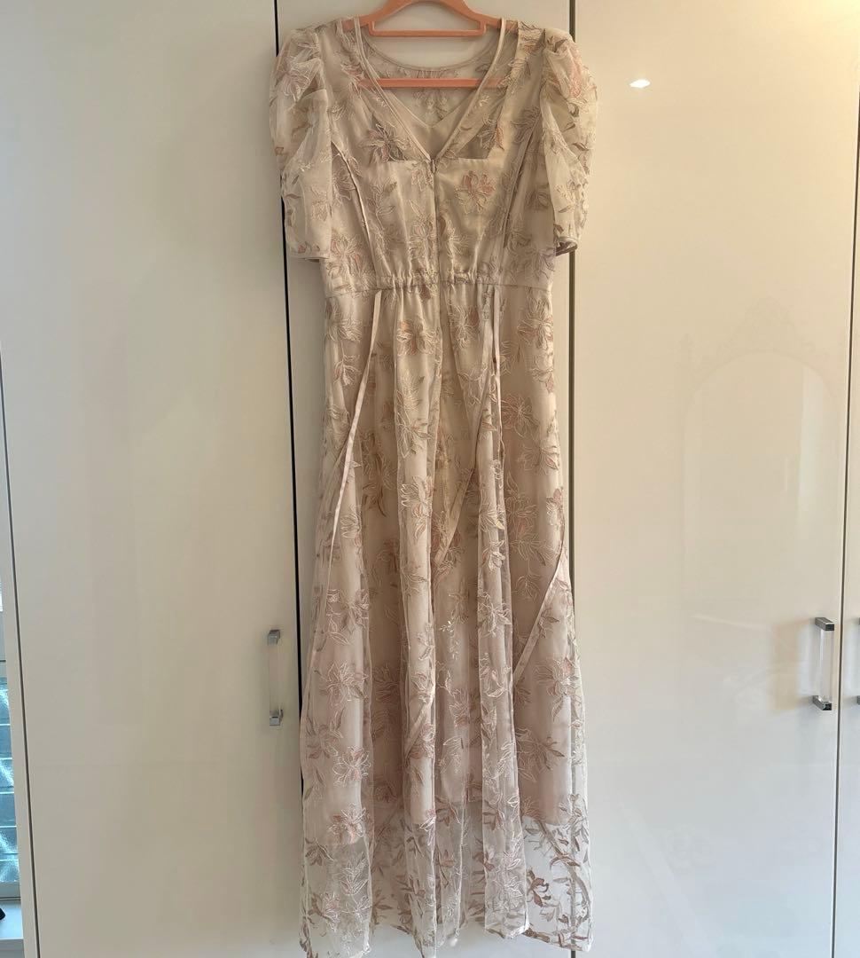 Lily Brown リリーブラウン　チュール刺繍ドレス