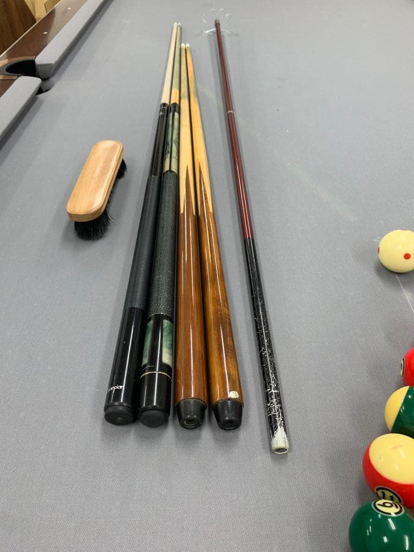 中古 : Brunswick ビリヤード台 9フィート 付属品付き