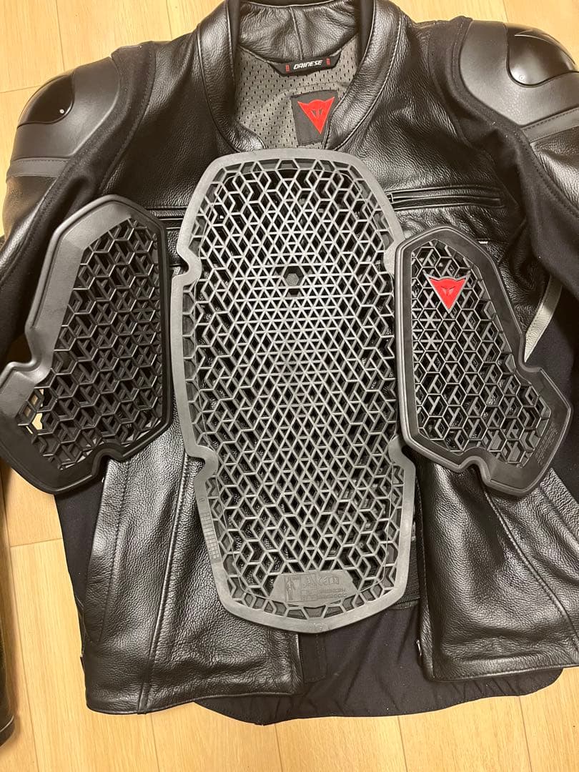 Dainese RACING 4 サイズ50 別売り胸部・背中プロテクター付