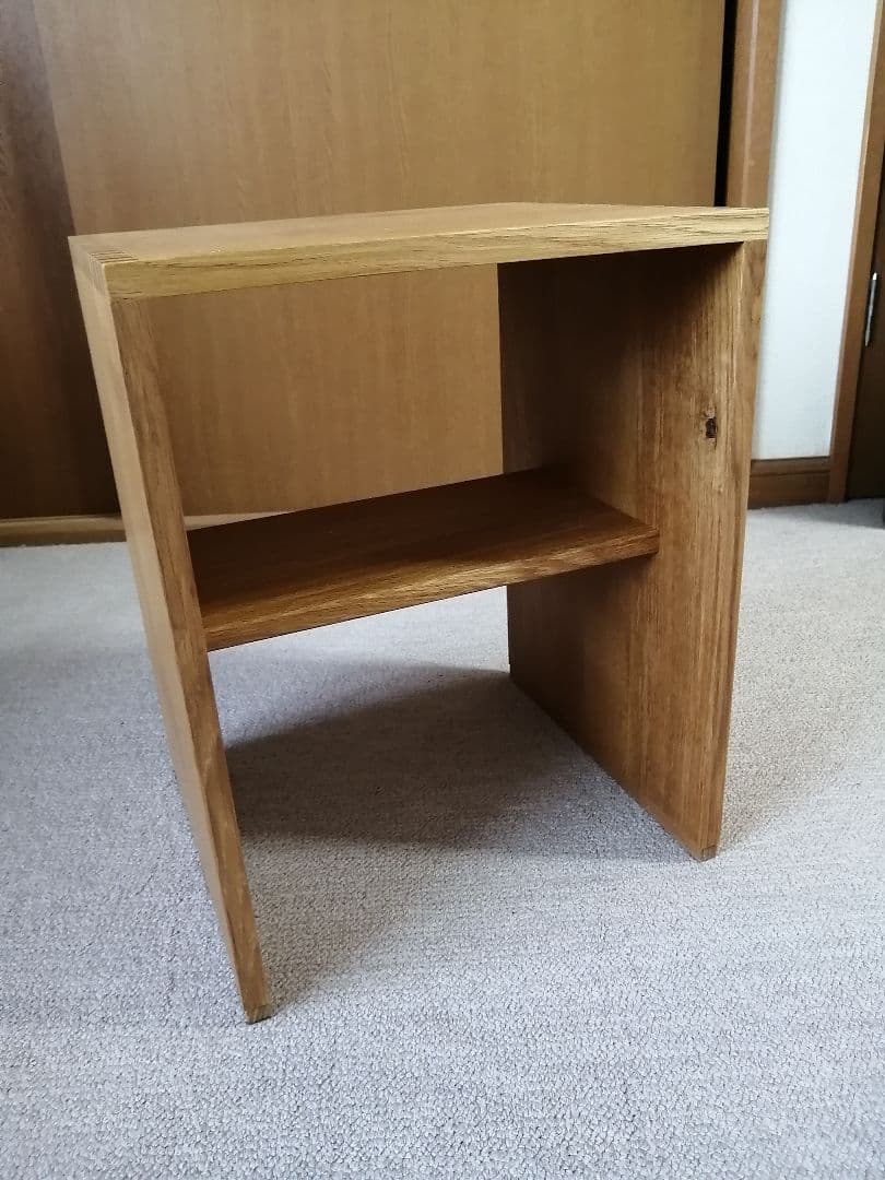 サイド・テーブル、スツール