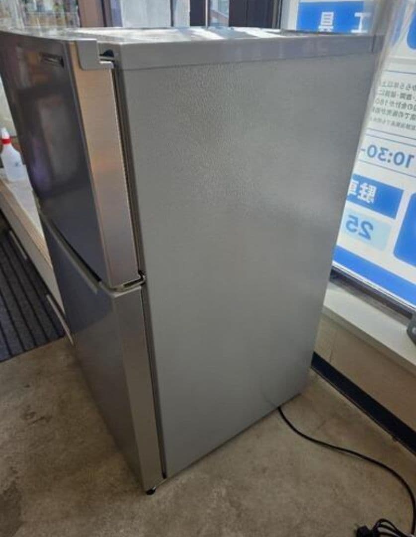 ヤマダ電機 YRZC09H1 2ドア冷蔵庫 (87L・右開き) シルバー 冷凍庫