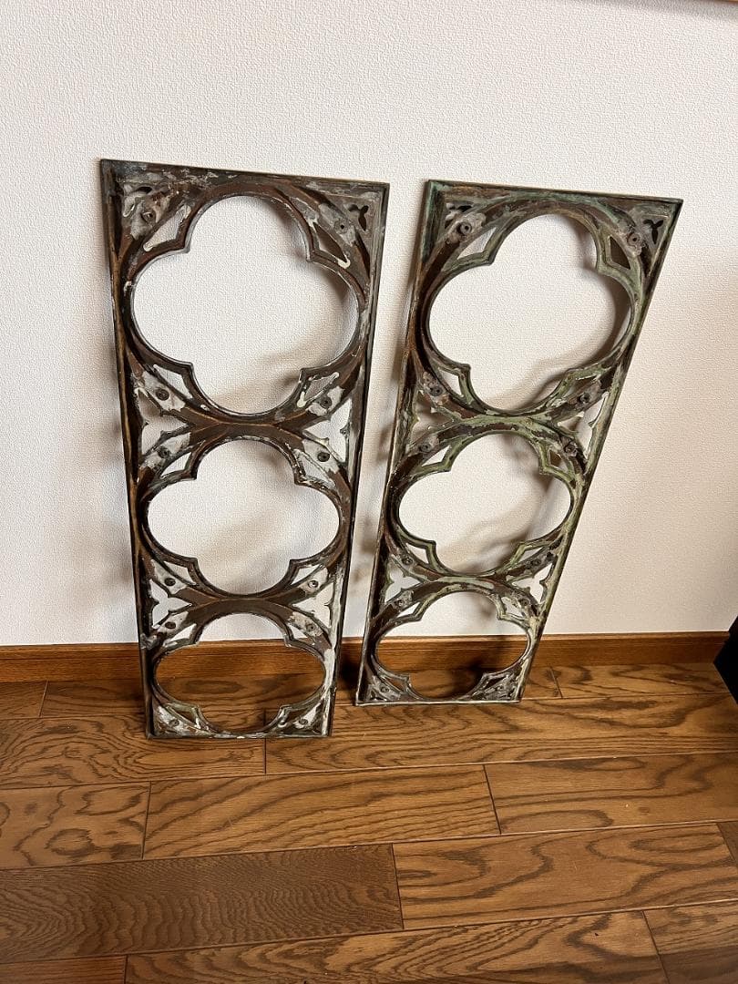 アーキテクチュラル・サルベージ 真鍮の飾り２個セット　窓飾