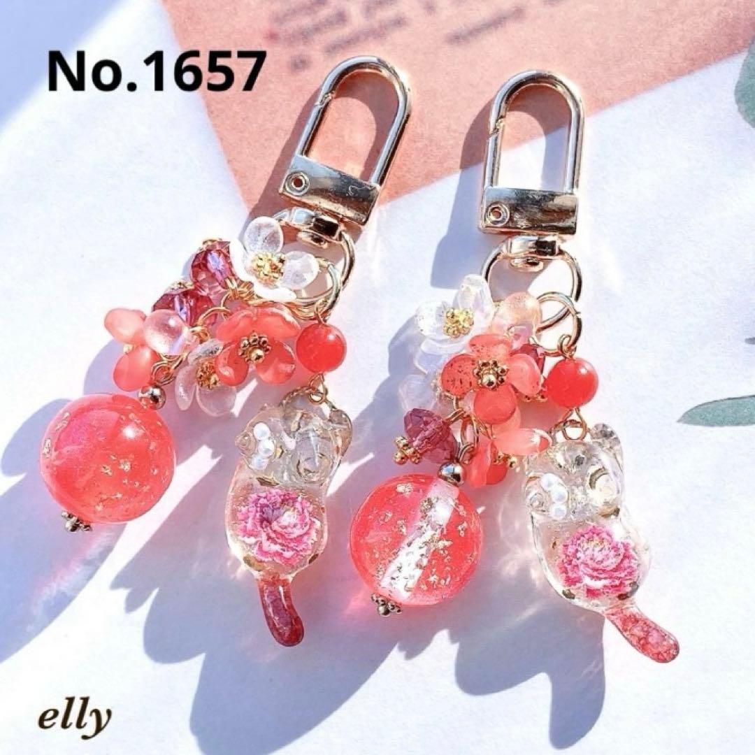 【ひな様】1625.天然石　水晶　和柄　牡丹　じゃれ猫　レジン　キーホルダー