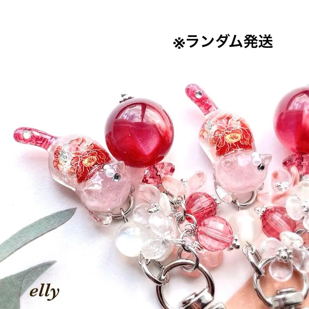 【ひな様】1625.天然石　水晶　和柄　牡丹　じゃれ猫　レジン　キーホルダー