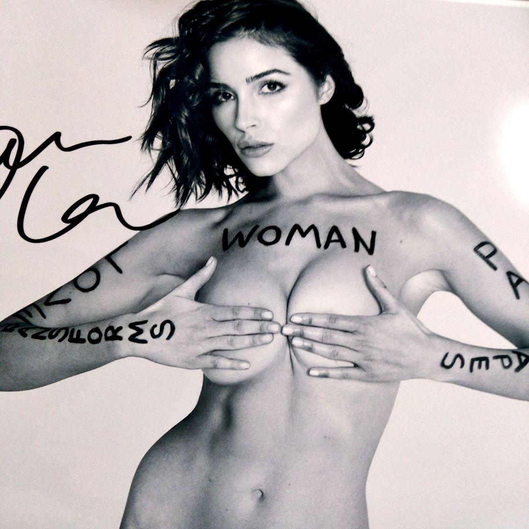 ミス・ユニバース…オリビア・カルポ直筆サイン入り超 大型写真