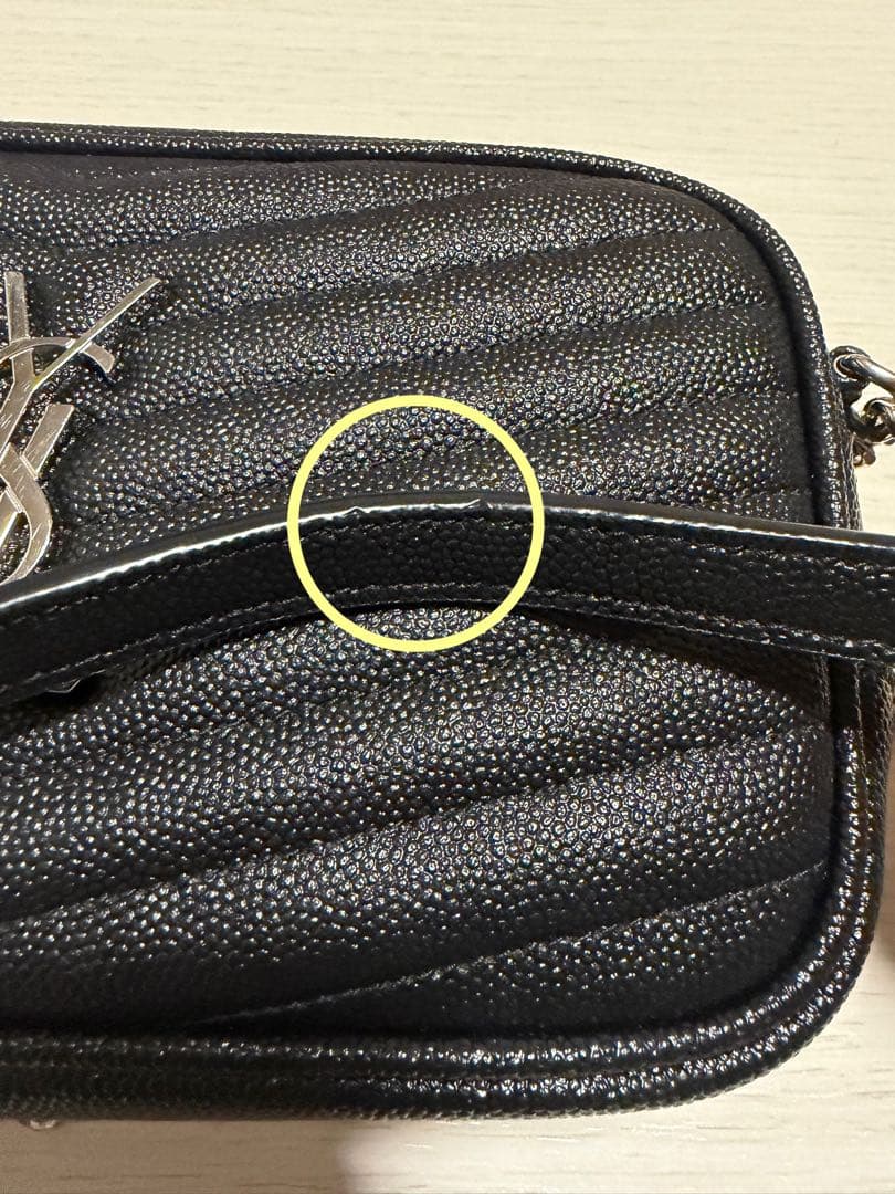 YVES SAINT LAURENTルー レザー Vステッチ ショルダーバッグ