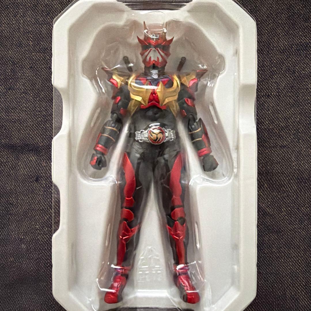 【極美品】S.H.Figuarts　仮面ライダー装甲響鬼（アームドヒビキ）