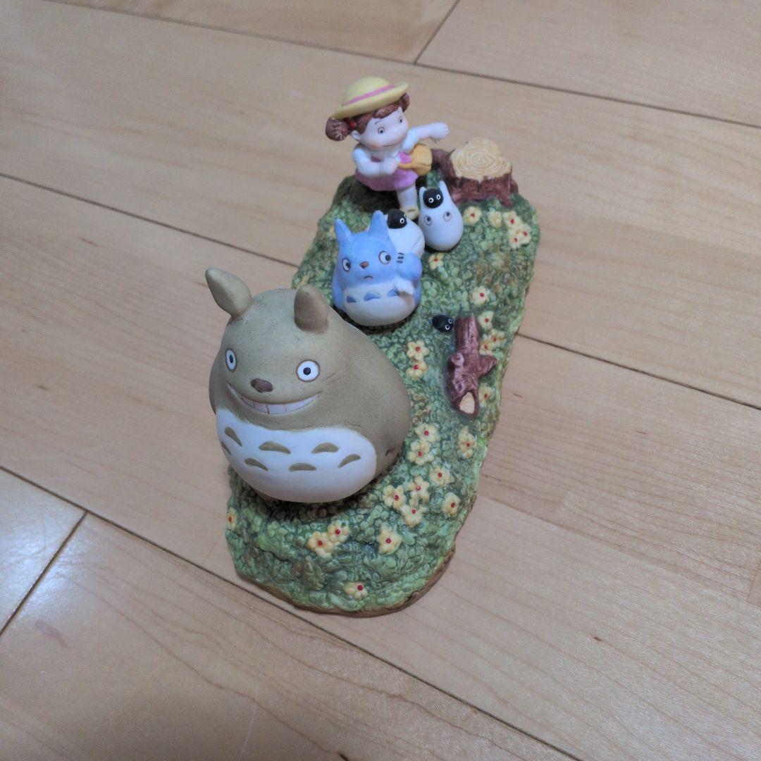 ジブリ作品となりのトトロオルゴール置物。