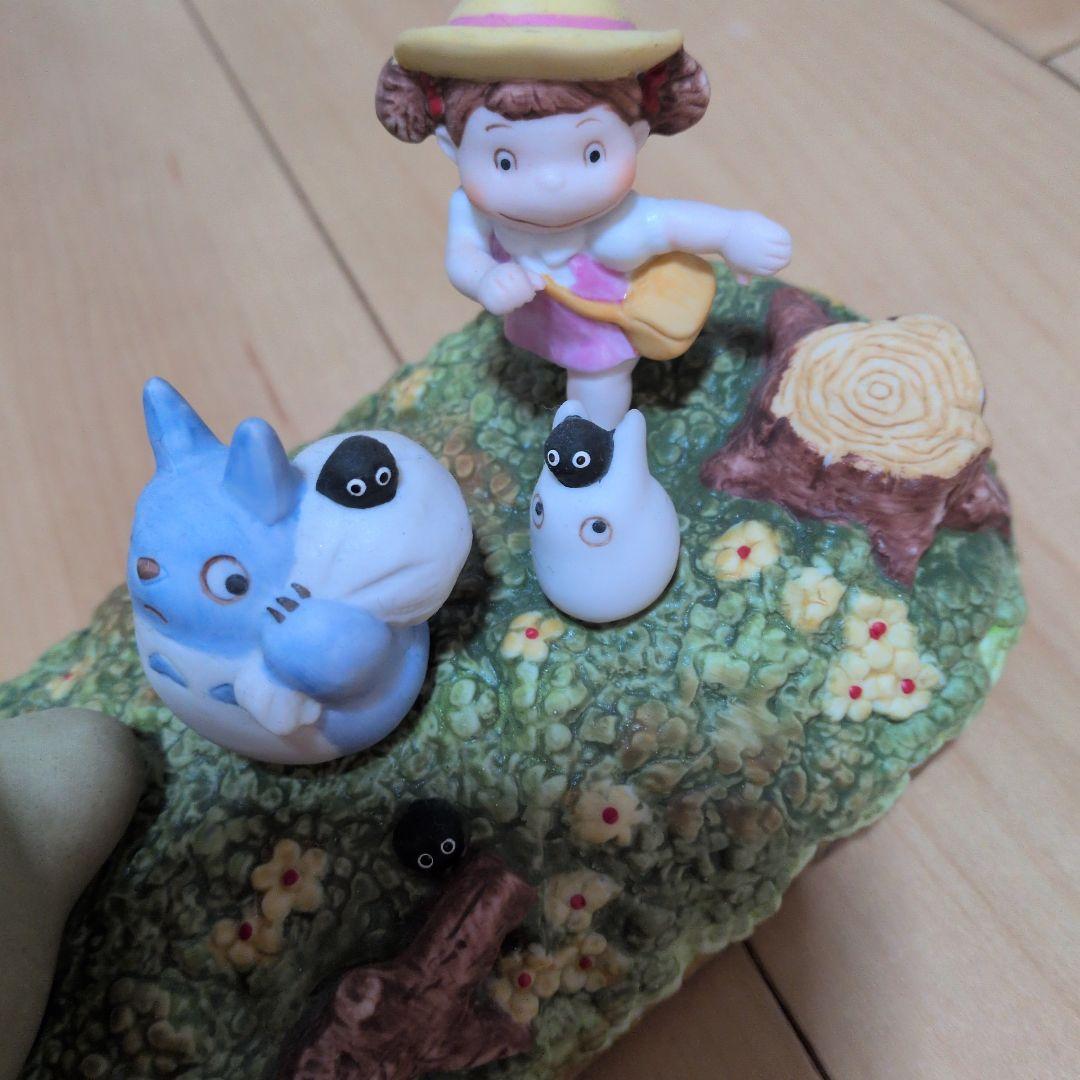 ジブリ作品となりのトトロオルゴール置物。