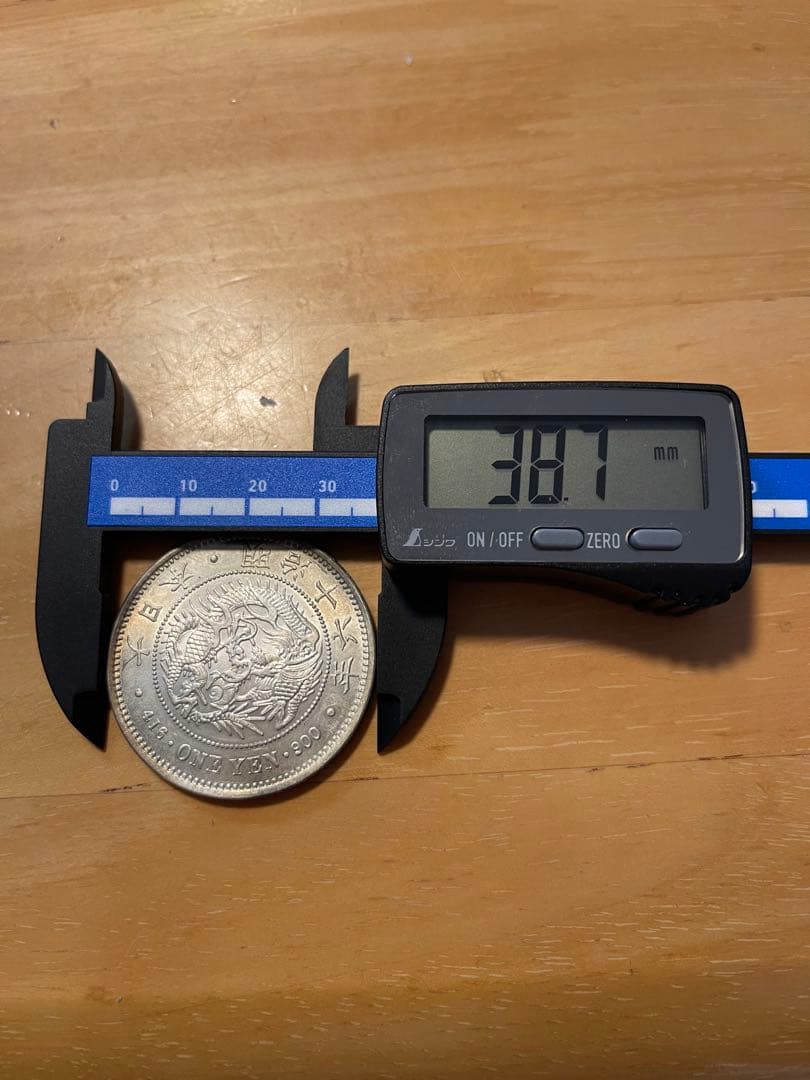 新1円銀貨　明治16年　日本近代貨幣　旧貨幣　古銭　一円銀貨　１圓銀貨　一圓銀貨