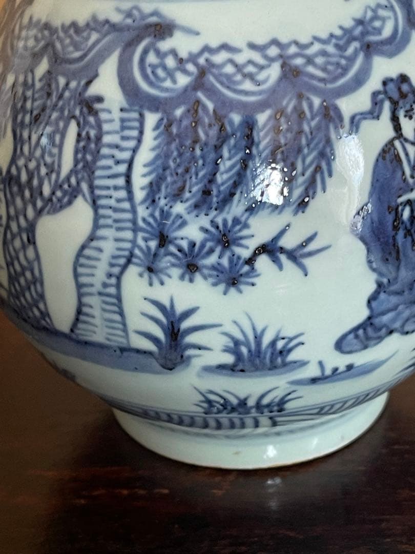 青白磁 花瓶 人物と風景の絵柄