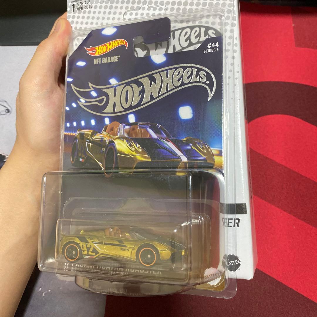 ミニカー Hot Wheels NFT Pagani Huayra Roadster